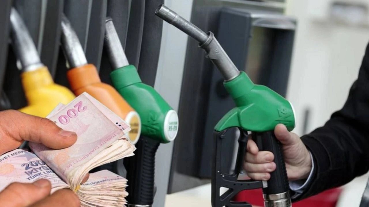 Tatilcilere kötü haber! Benzin ve motorine dev zam geliyor, İstanbul'da akaryakıtın litre fiyatı kaç TL olacak? 20 Haziran 2024