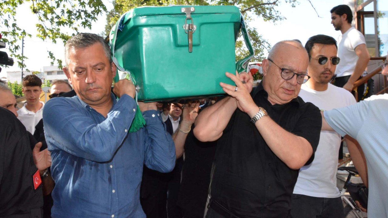 Özgür Özel memleketi Manisa'da: MHP'li meclis üyesinin cenazesine katıldı