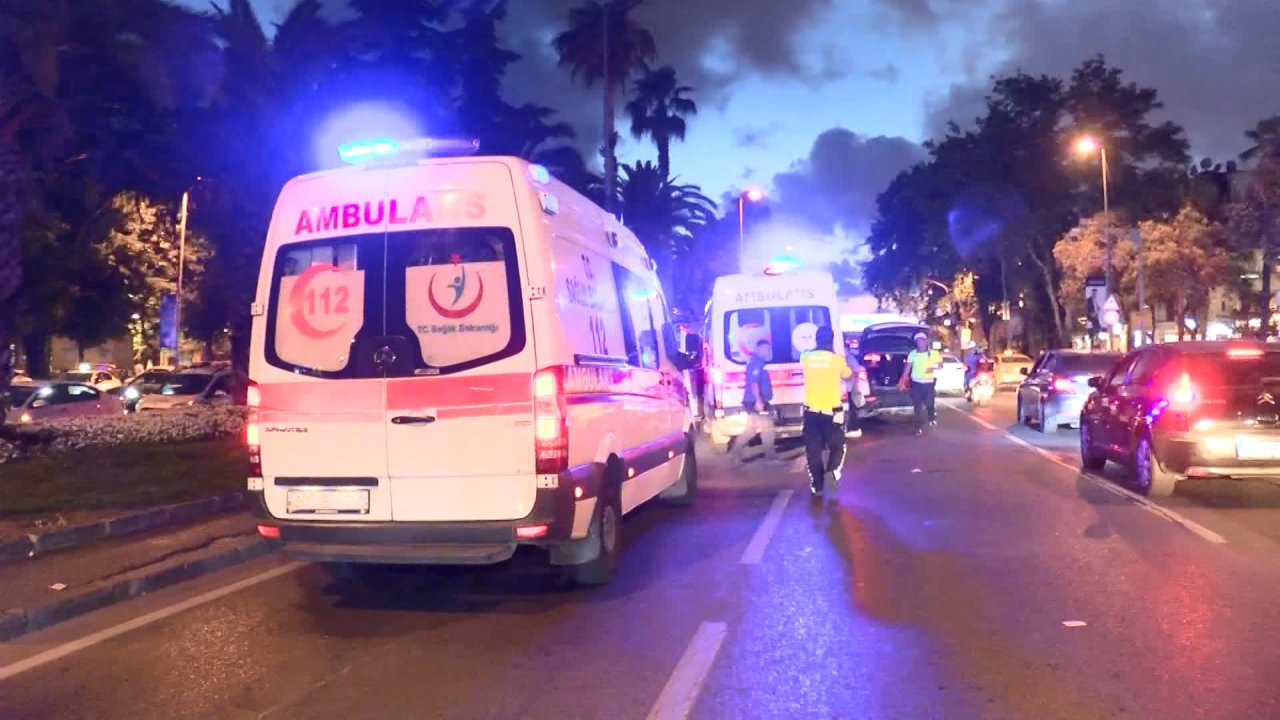Fatih'te kırmızı ışık kazası: 1'i ağır 3 yaralı