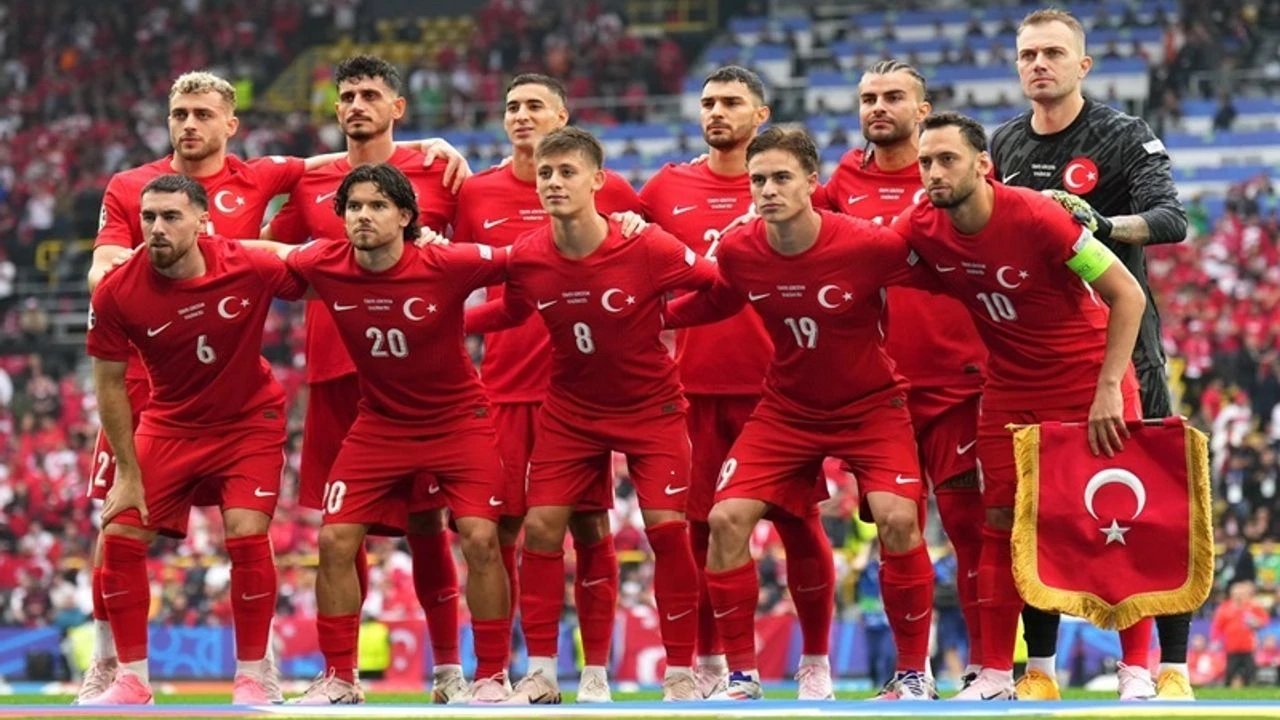 EURO 2024 Türkiye- Çekya maçını takip etmek isteyenlere meydanlarda dev ekran kurulacak