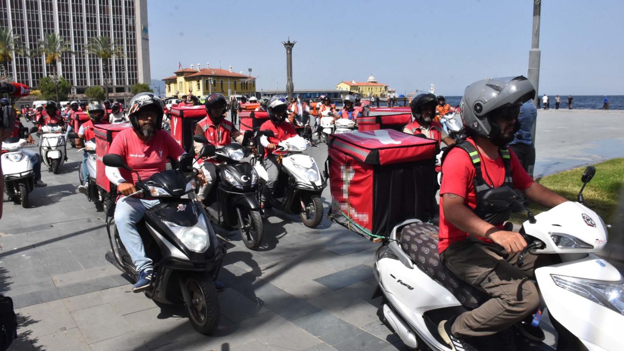 İzmirli motokuryelerden adalet sürüşü: 'Emeğimizin peşindeyiz, öldürülmek istemiyoruz'