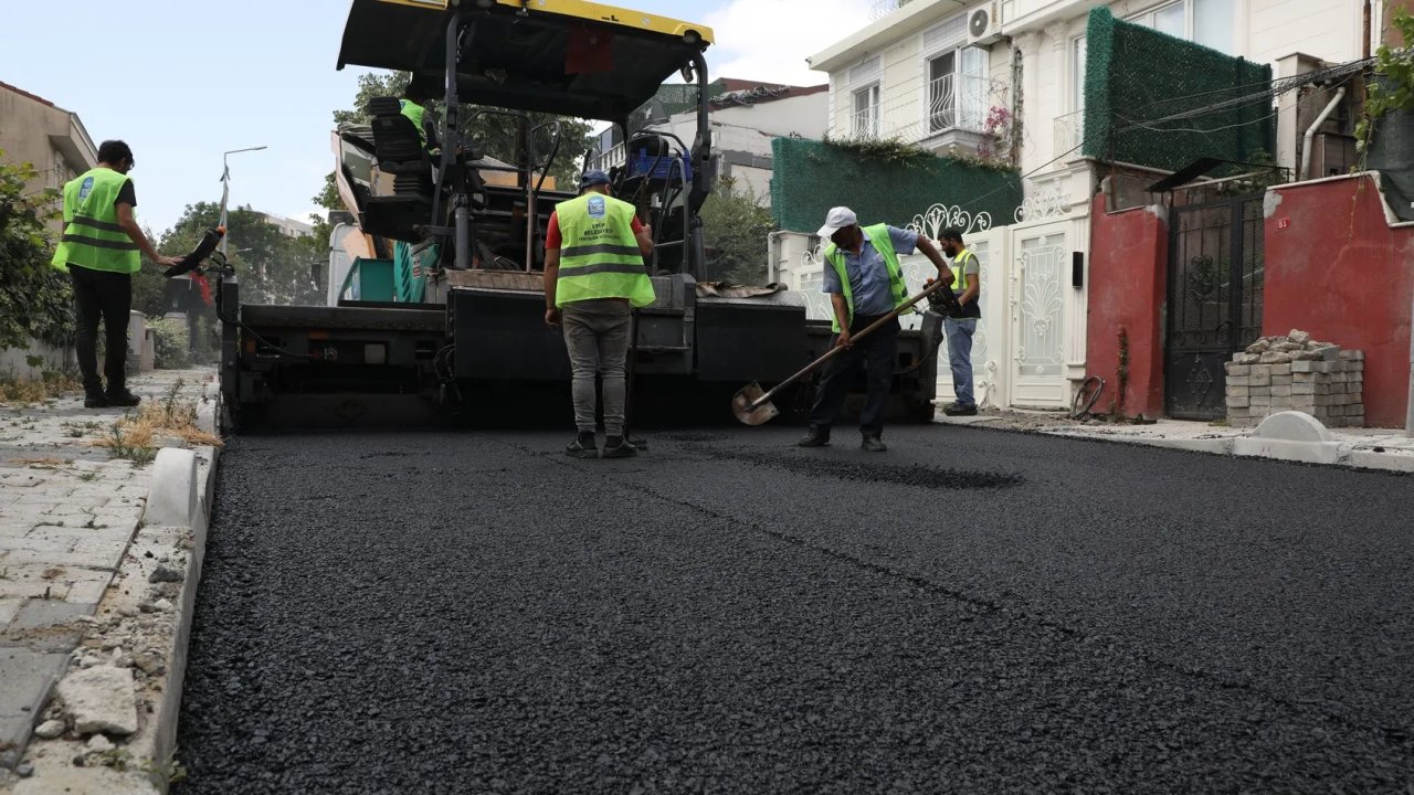 Eyüpsultan'da 1 ay içinde 7 bin ton asfalt serimi yapıldı