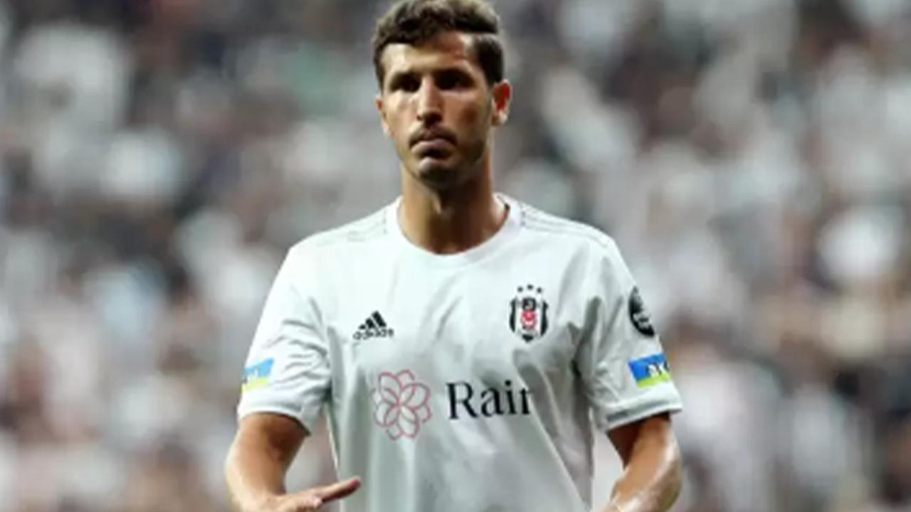 Beşiktaş'tan Salih Uçan'a yeni sözleşme