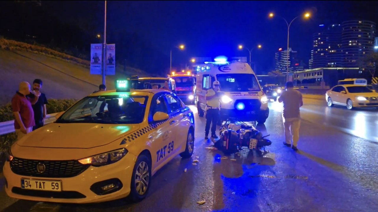 D-100 Karayolu'nda feci kaza! Kontrolden çıkan motosiklet taksiye çarptı, sürücü yaralandı