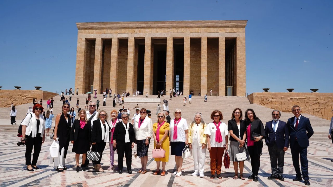 Kadın Partisi 10'uncu yılını Anıtkabir'de kutladı