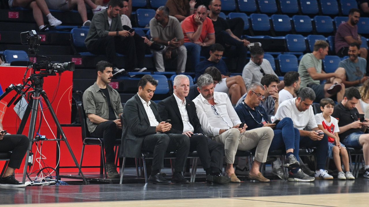 Vali Gül, U17 Basketbol Milli Takımı’nın maçını izledi
