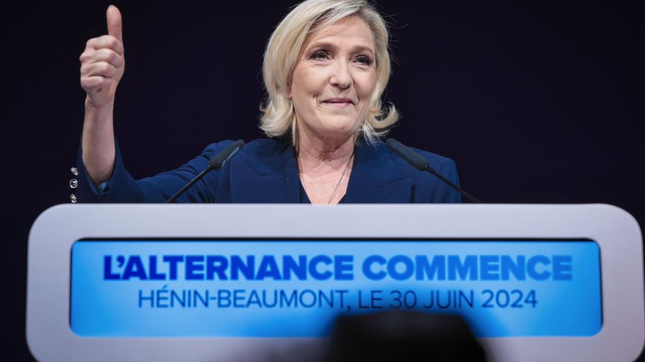 Fransa seçimlerinde ilk turun galibi Le Pen!