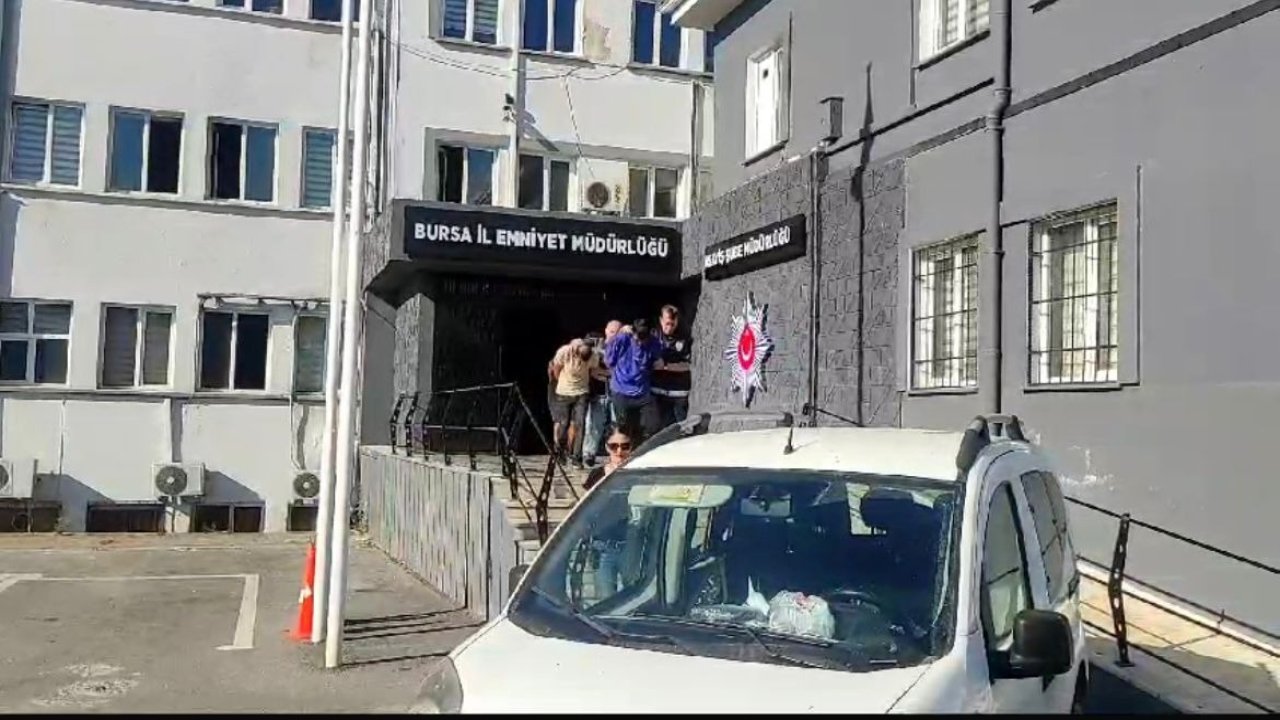 Bursa'da fuhuş operasyonu: 3 gözaltı, 4 kadın kurtarıldı