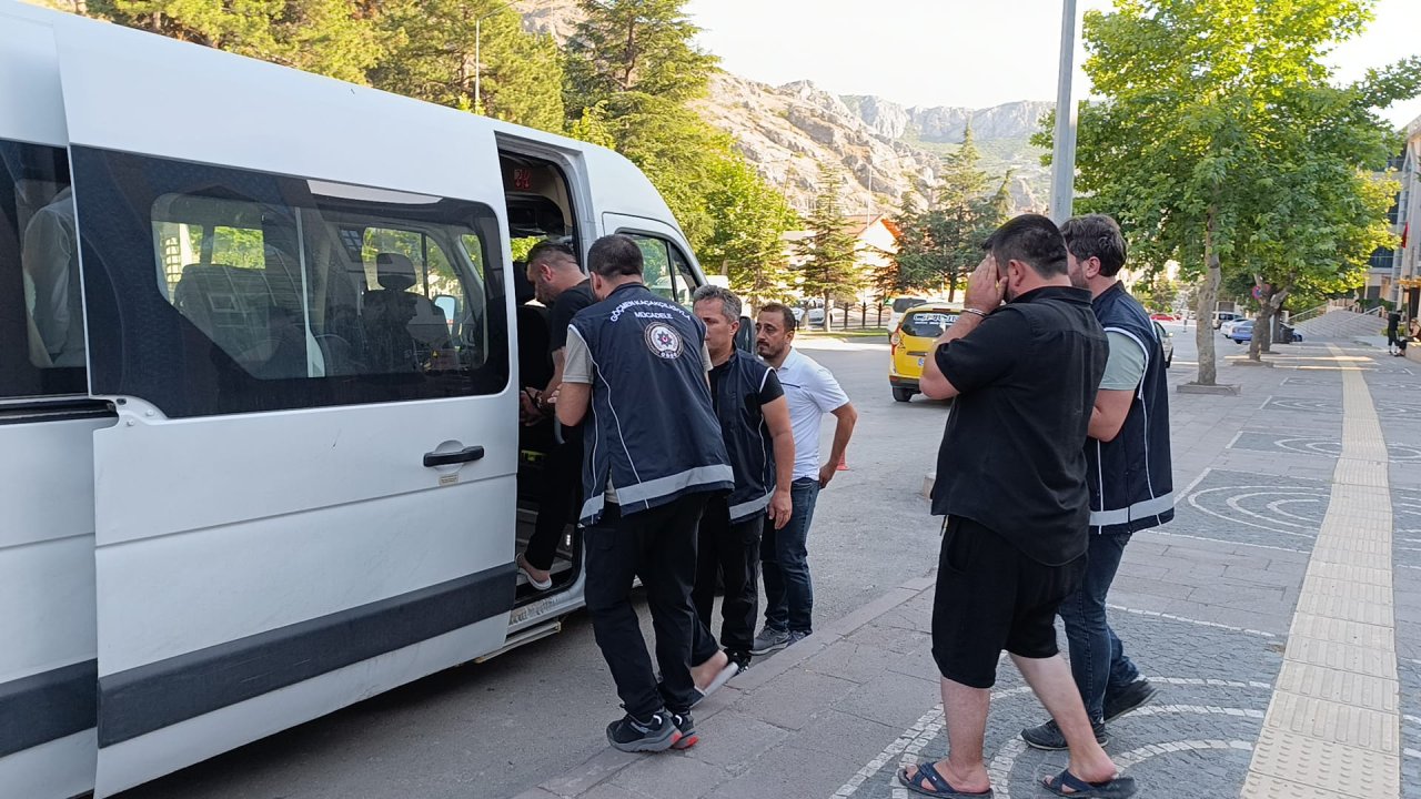 Amasya'da 15 kaçak göçmen yakalandı: 3 tutuklama