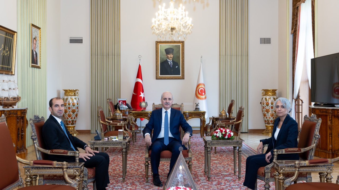 Kurtulmuş'tan 'yeni anayasa' kabulleri: Ahmet Davutoğlu ve DBP Eş Genel Başkanlarıyla bir araya geldi