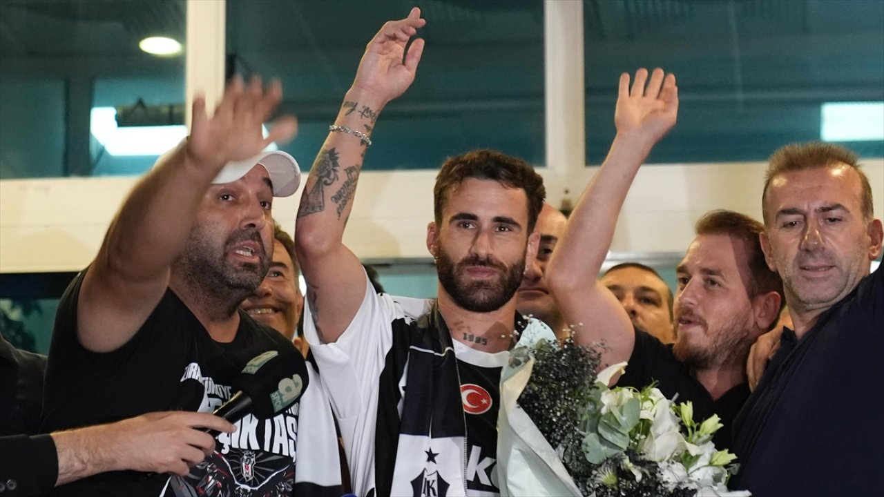 Beşiktaş'ın yeni yıldızı Rafa Silva takıma katıldı