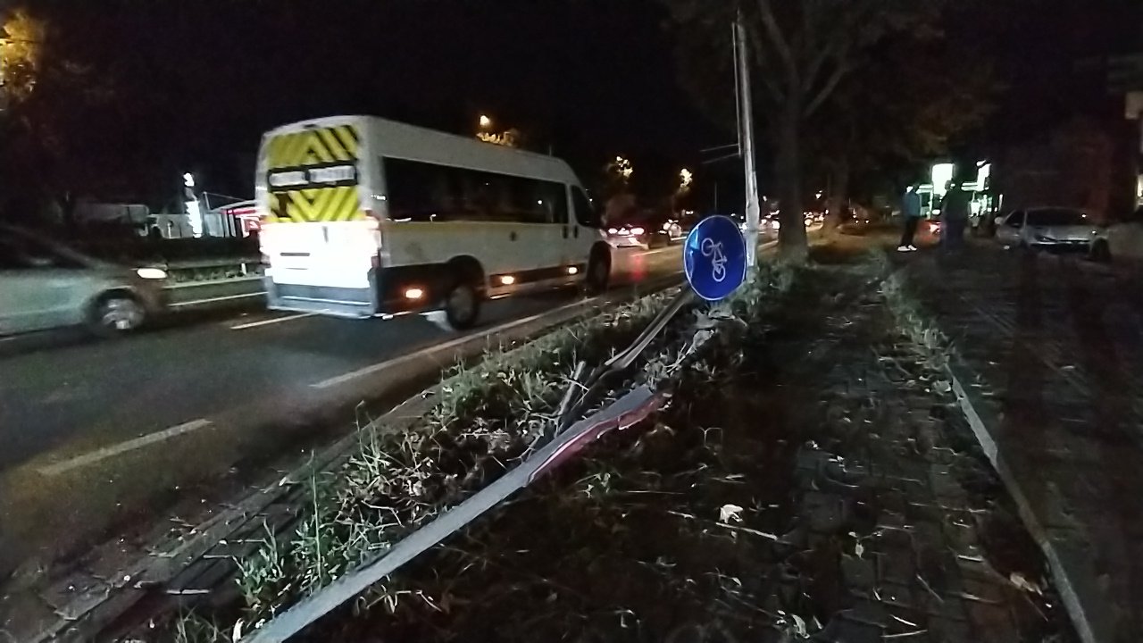 Ticari taksiye çarpan otomobil takla attı, araçlar metrelerce sürüklendi