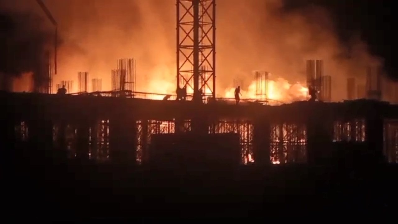 Şırnak’ta yapımı süren hastane inşaatında yangın: Çalışma başlatıldı