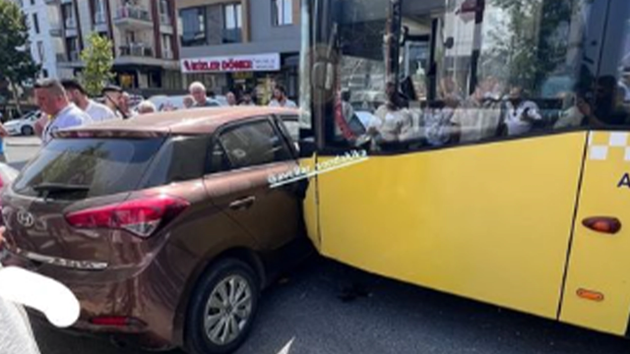 İstanbul'da kaza: İETT otobüsü araca çarptı
