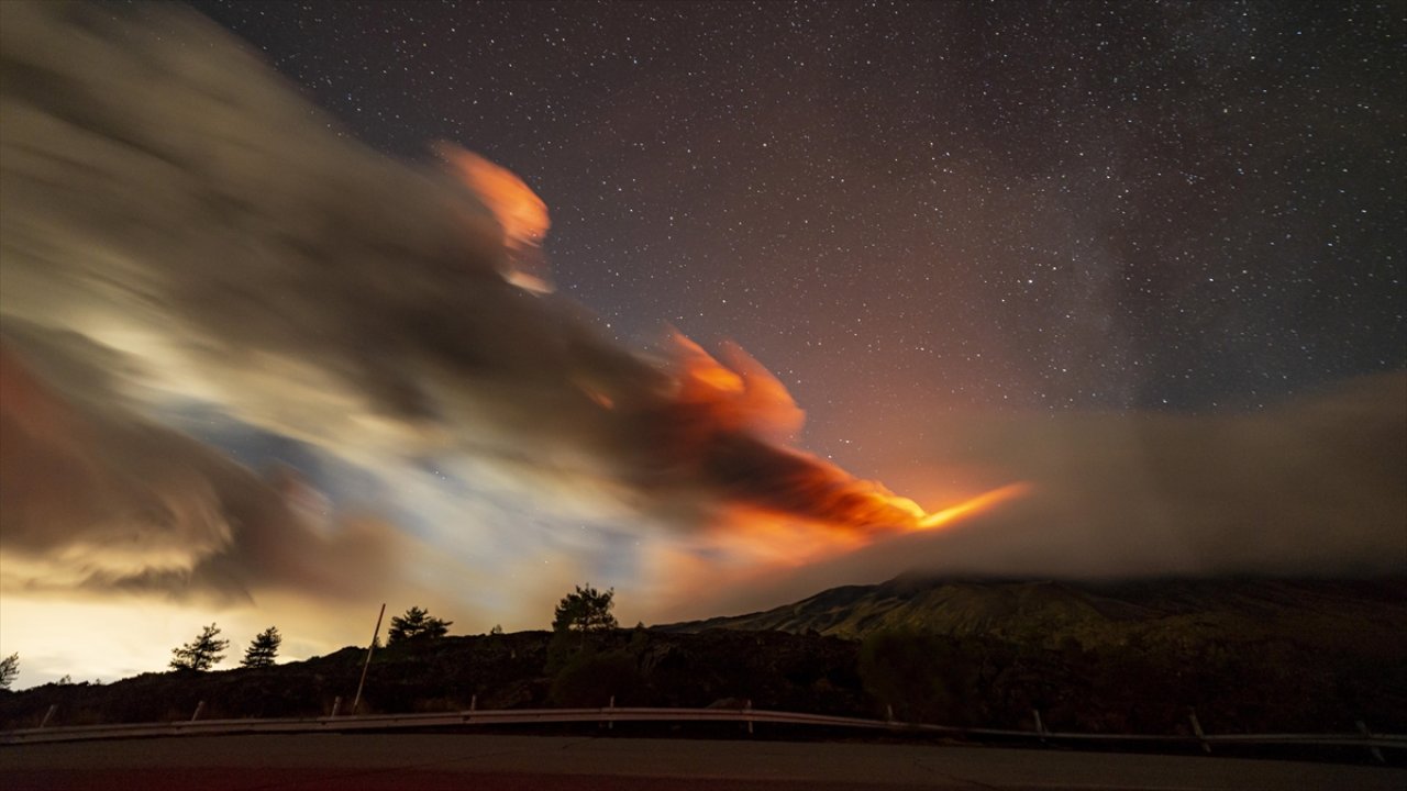 İtalya'da Etna Yanardağı'nda patlama!