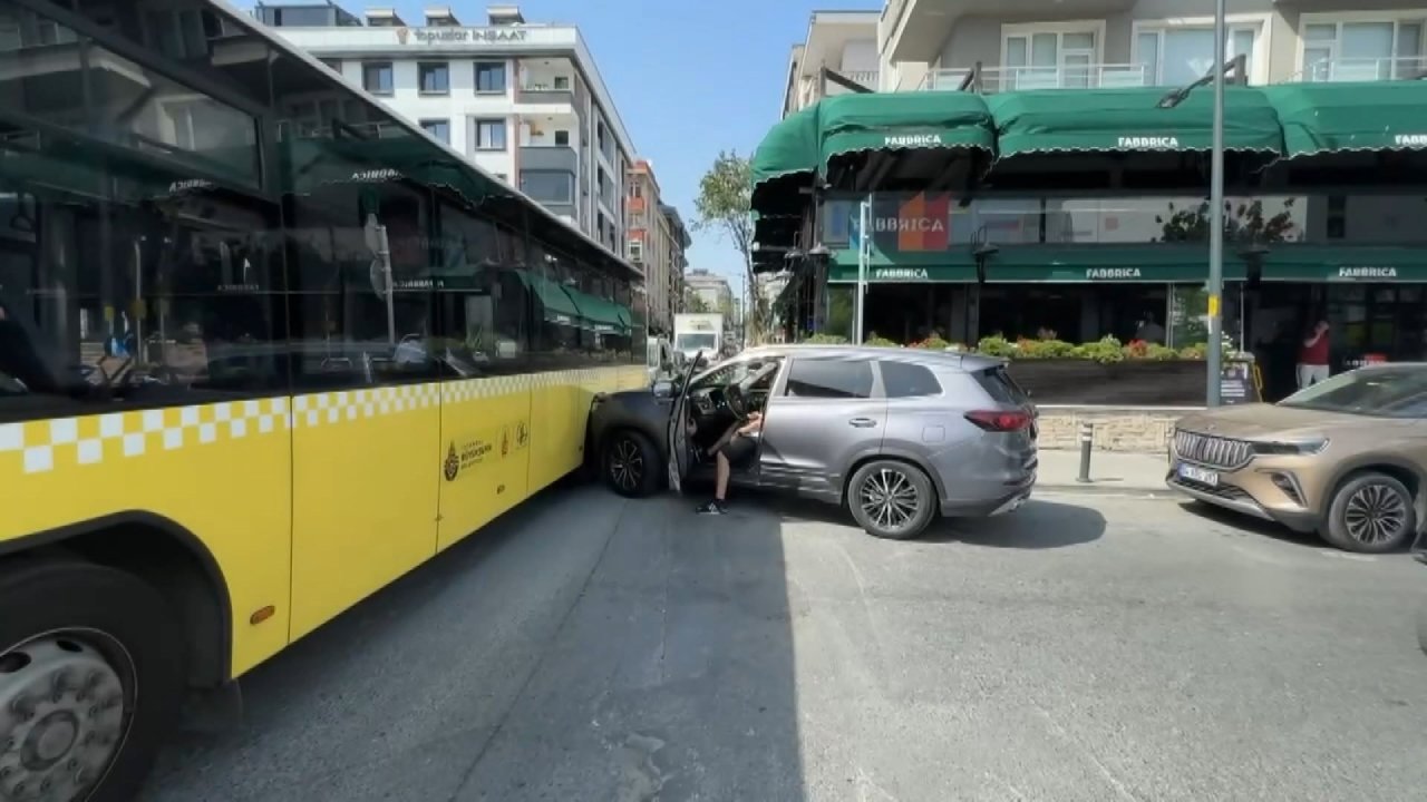 İstanbul'da kaza! Halk otobüsü otomobile çarptı: Bir çocuk yaralandı