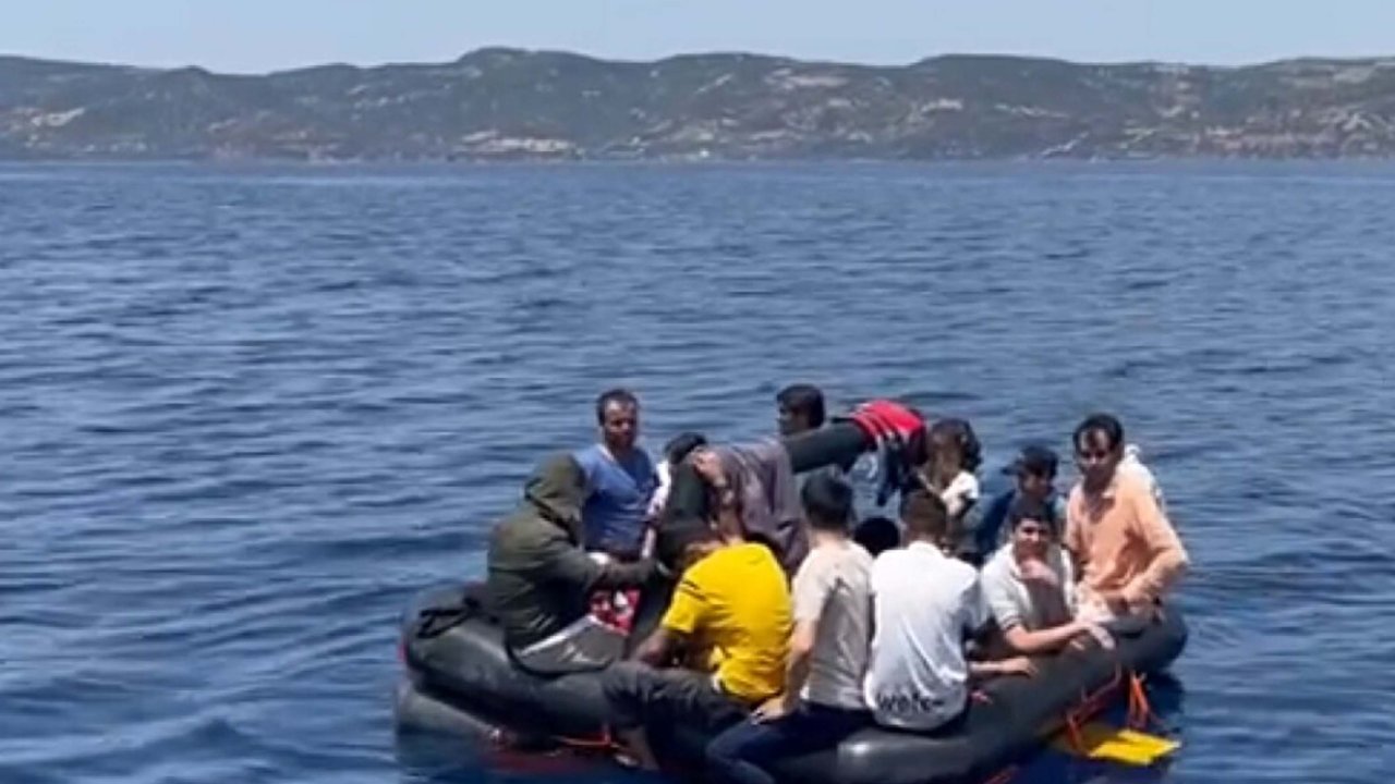 Yunanistan geri itti: 17’si çocuk 32 göçmen kurtarıldı