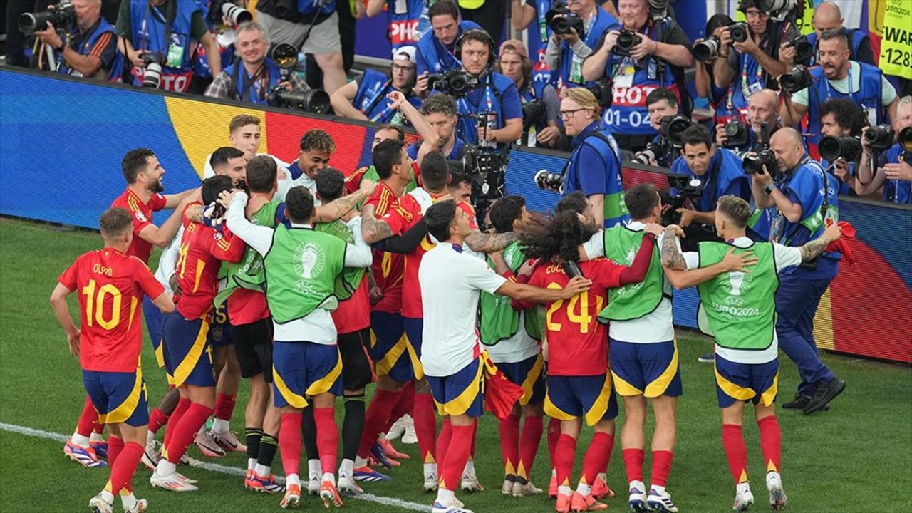 İspanya EURO 2024'te adını yarı finale yazdıran ilk takım oldu