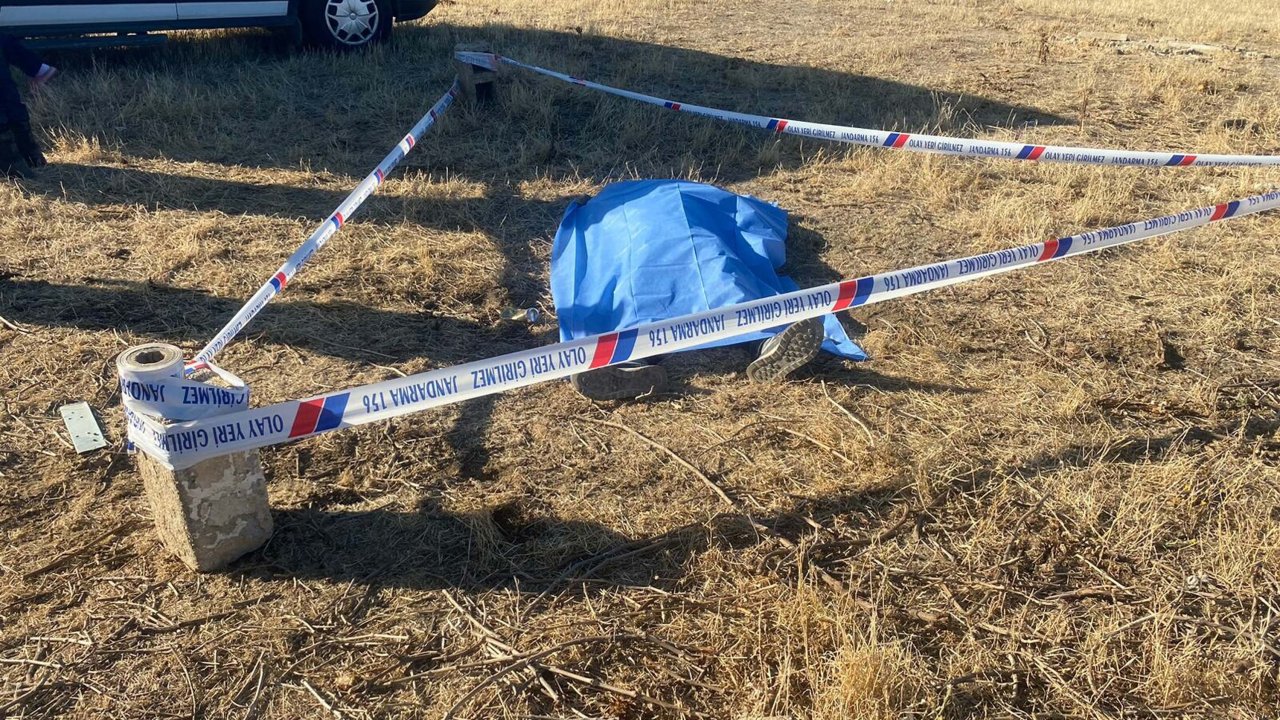 Köylüler fark etti: 27 yaşındaki gencin cesedi arazide bulundu