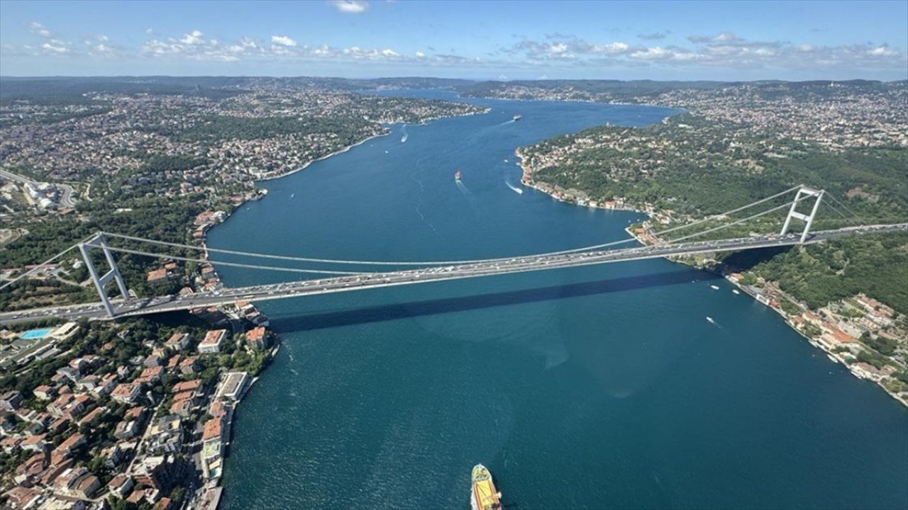 İstanbul Boğazı'nda gemi arızası: Trafik çift yönlü askıya alındı