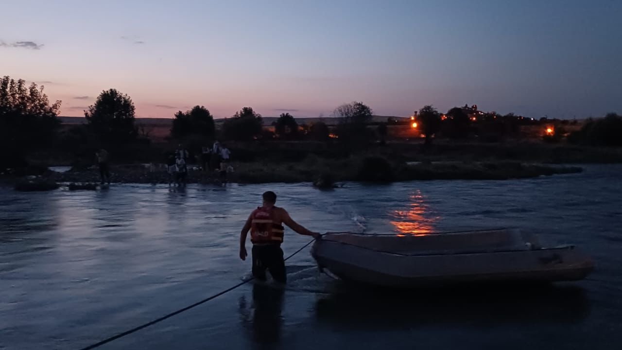 Diyarbakır'da baraj suları yükseldi, 11 kişi mahsur kaldı
