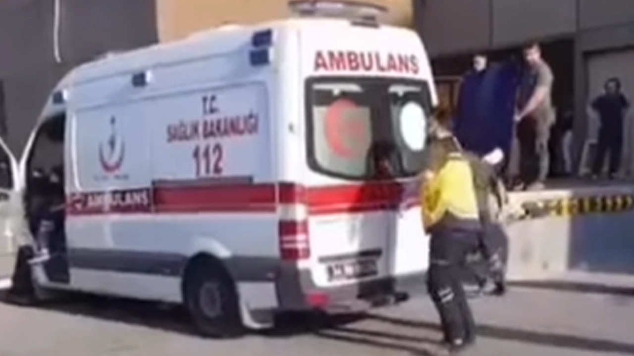 İstanbul'da bir AVM'de intihar girişimi: Yemek bölümünden atladı, zemine çakıldı