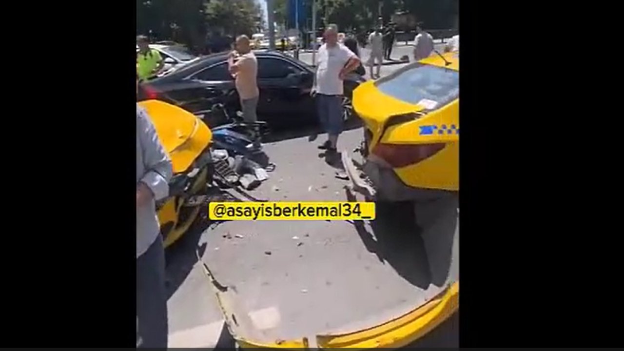 İstanbul’da feci kaza! İki aracın arasında kalan motorcu ağır yaralandı!