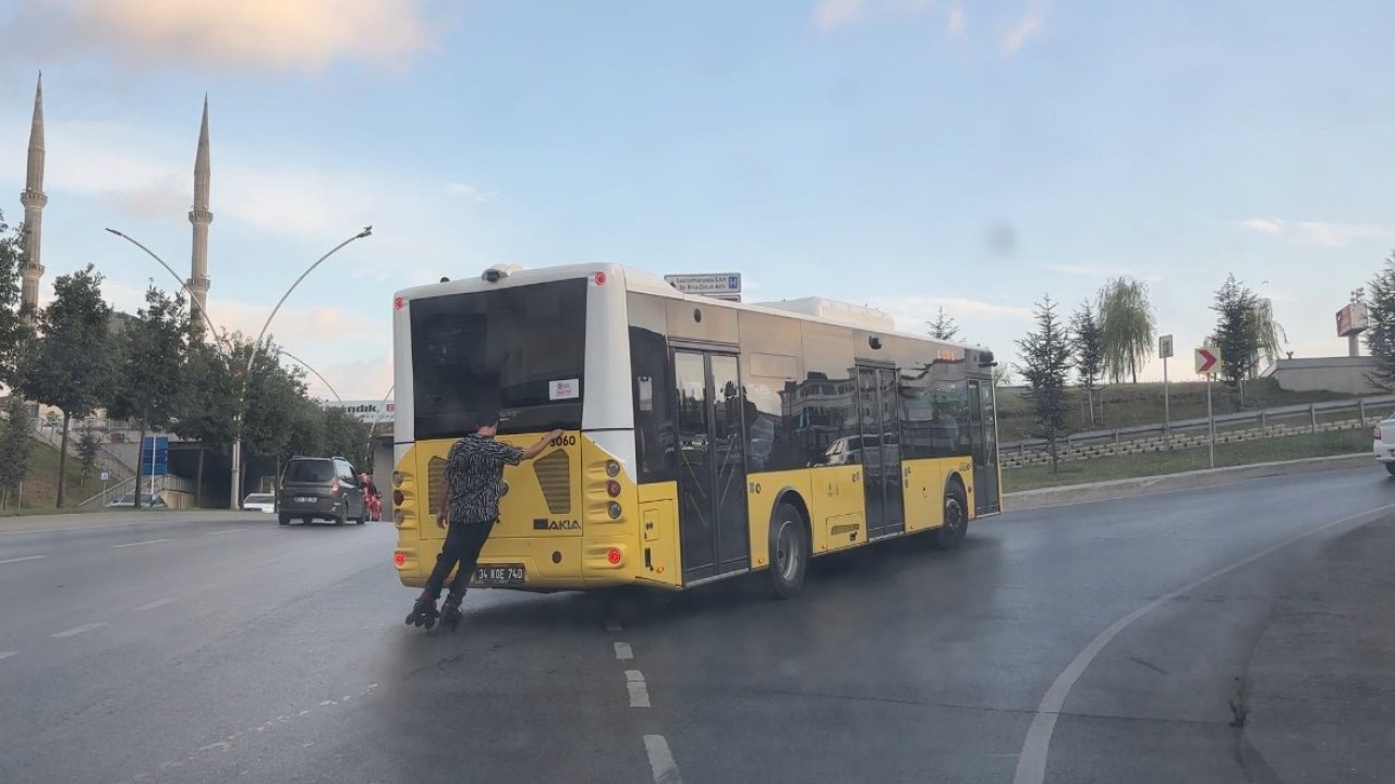 İstanbul'da patenli gençlerin tehlikeli yolculuğu: İETT otobüsüne tutunarak ilerledi