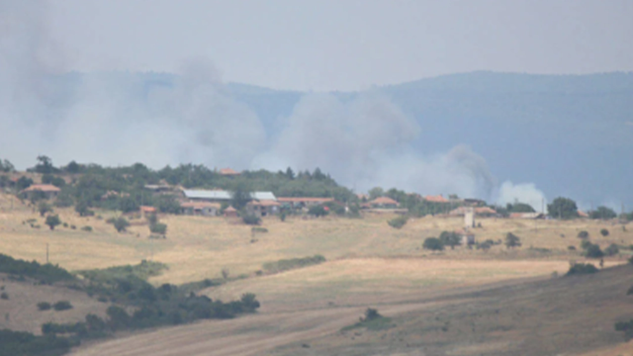 Bulgaristan-Türkiye sınırında orman yangını: Dumanlar geniş alana yayıldı