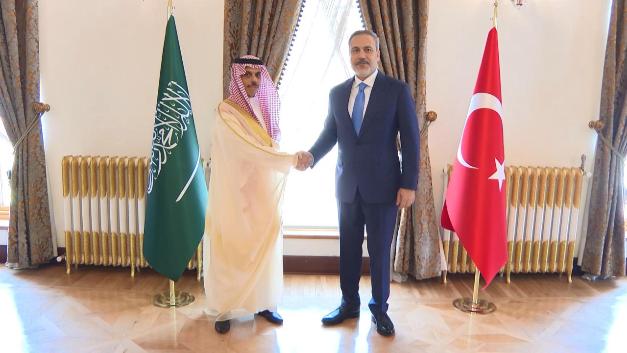 Dışişleri Bakanı Fidan, Suudi Arabistanlı mevkidaşı ile bir araya geldi