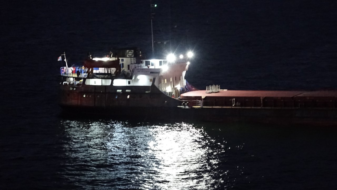 Faciadan dönüldü: 330 metre uzunluğundaki kargo gemisinin kaptanı uyudu, gemi kontrolden çıktı