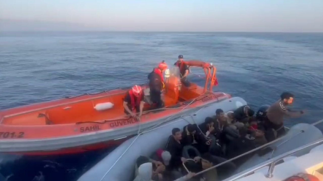 İzmir açıklarında 86 düzensiz göçmen kurtarıldı