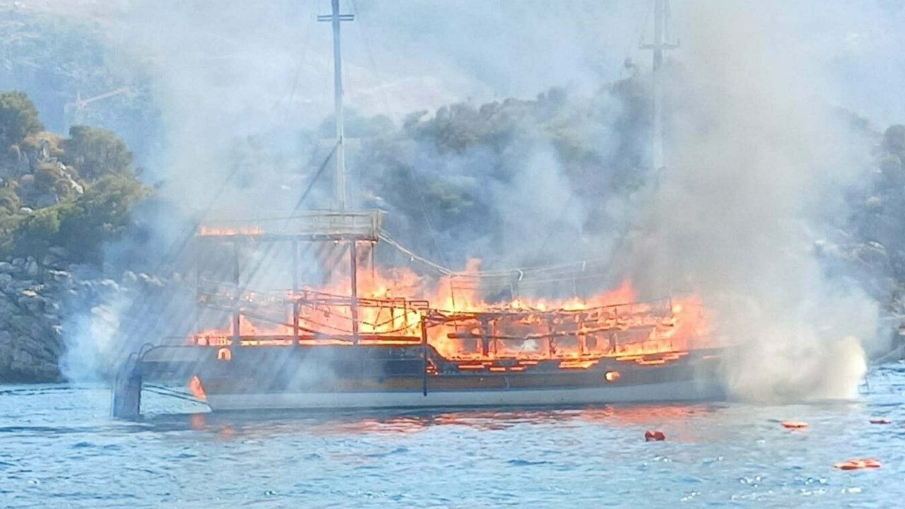 Marmaris'te tur teknesinde çıkan yangının nedeni belli oldu: 2 kişi gözaltında