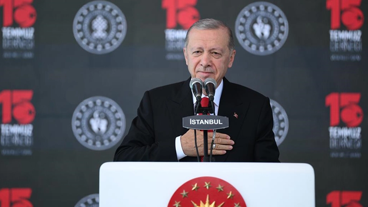 Cumhurbaşkanı Erdoğan sert çıktı: '15 Temmuz'a tiyatro diyenleri kıyamete kadar affetmeyeceğiz'