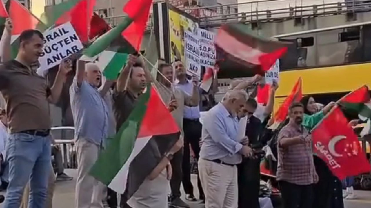 Mecidiyeköy'de bir araya gelen grup Filistin'e destek eylemi düzenledi