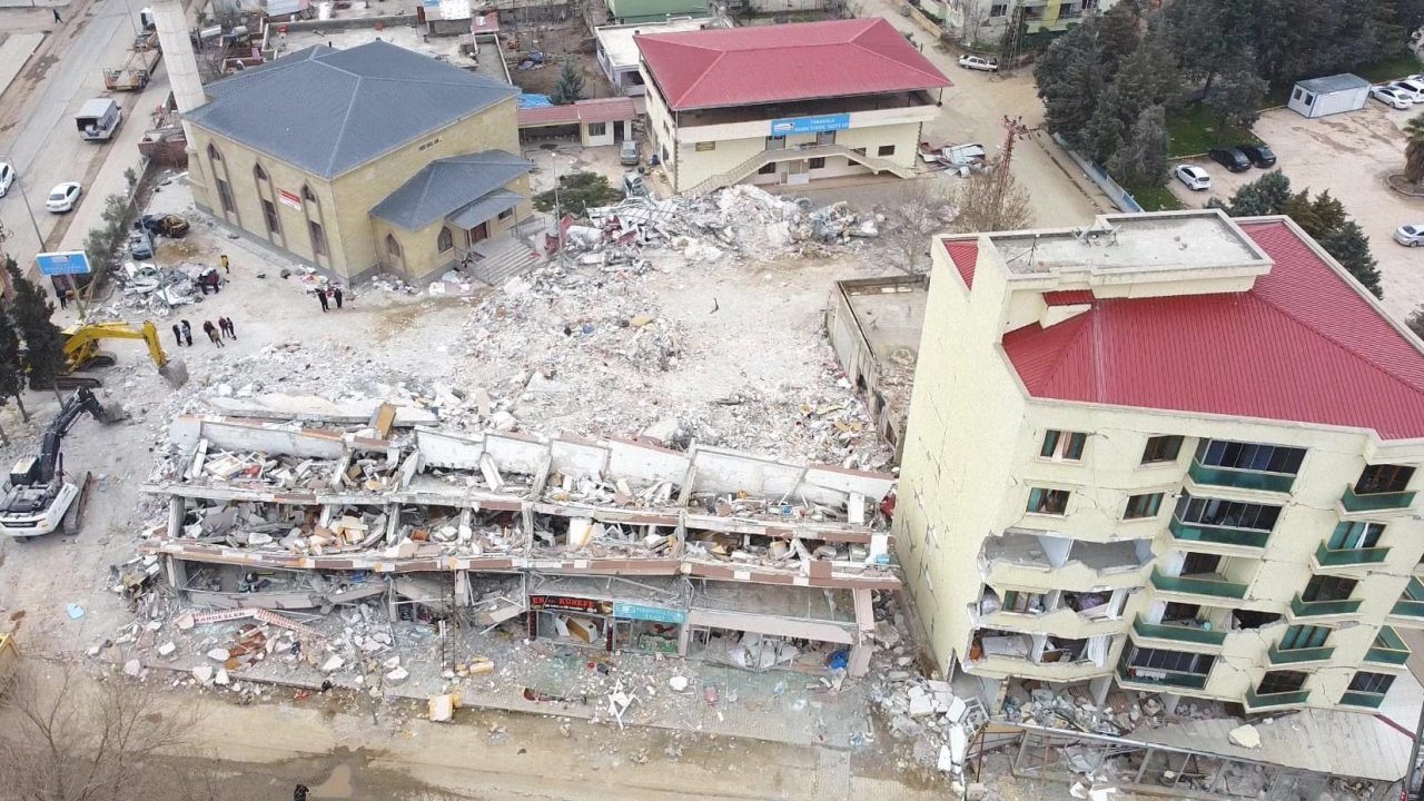 Depremde 29 kişinin öldüğü binanın şantiye şefinden skandal savunma: 'Benim için kaba inşaat stajı gibiydi'