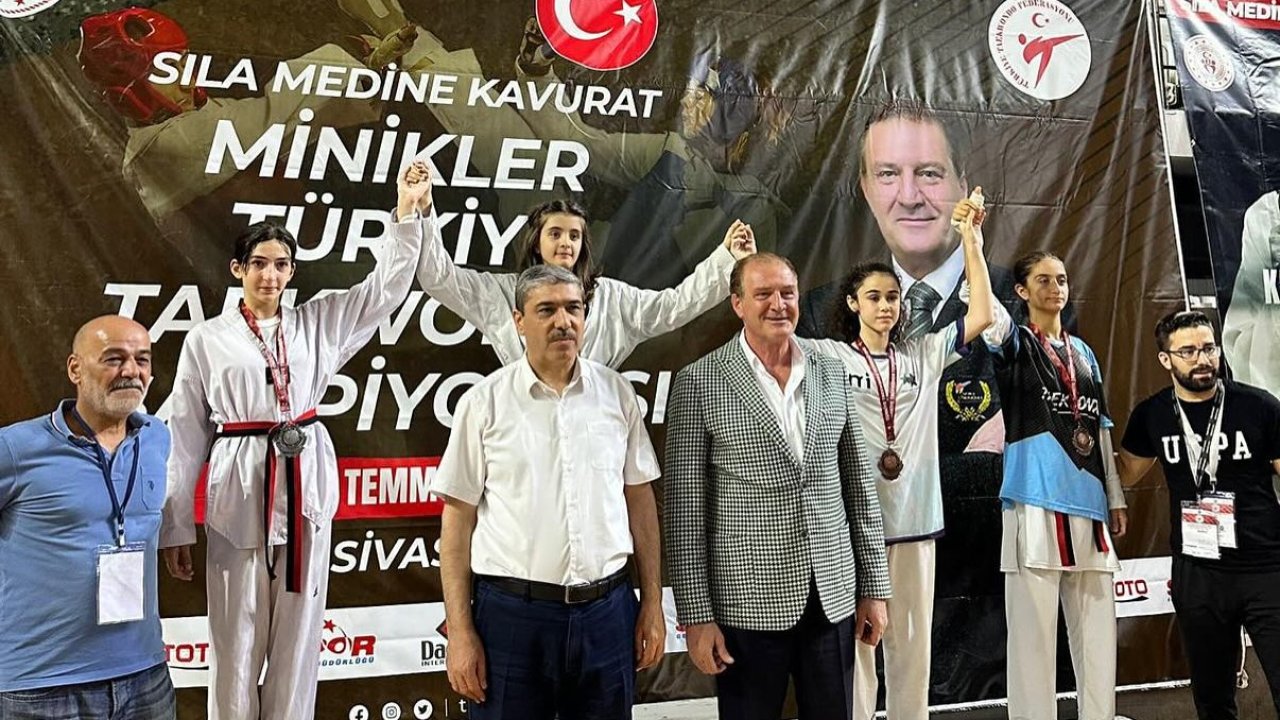 Sultangazi Spor Kulübü sporcuları Sivas'tan altın madalya ile döndü