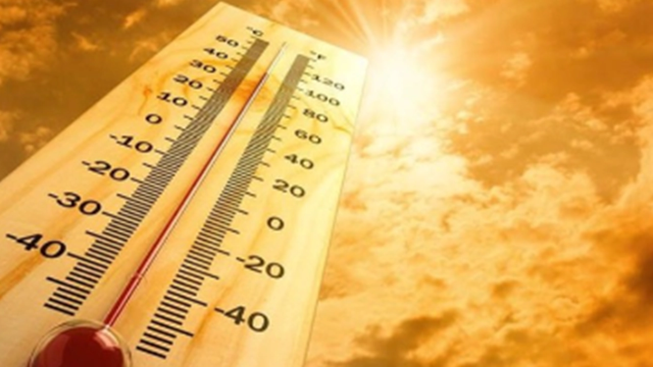 AKOM'dan 'tehlikeli sıcaklık' uyarısı: 'Ölçülenden 5-10 derece daha fazla hissedilecek'