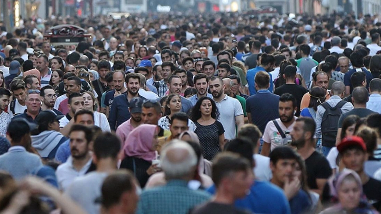TÜİK açıkladı...Türkiye'den yurt dışına göç arttı: İşte en çok göç alan ve göç veren iller