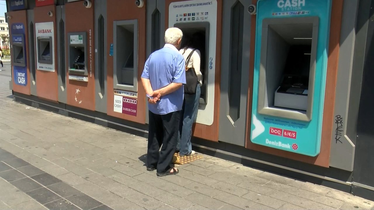 Yazılım kaynaklı sorun ATM'leri de etkiledi: Vatandaşlar para çekemedi