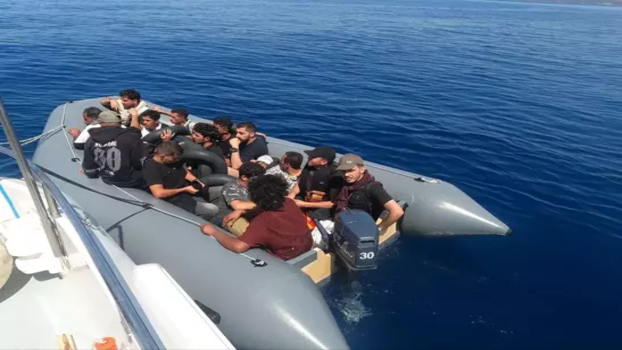 Ayvalık açıklarında 17 kaçak göçmen yakalandı