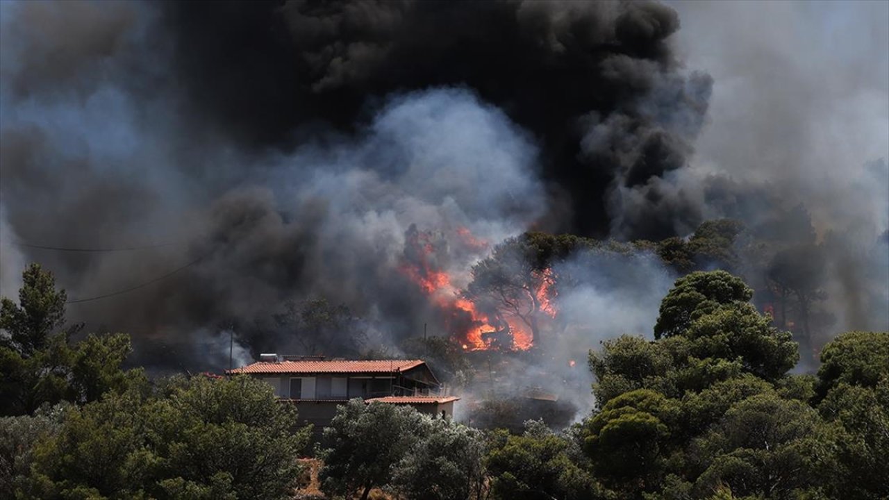 Komşu Yunanistan'da dün 68 noktada orman yangını çıktı