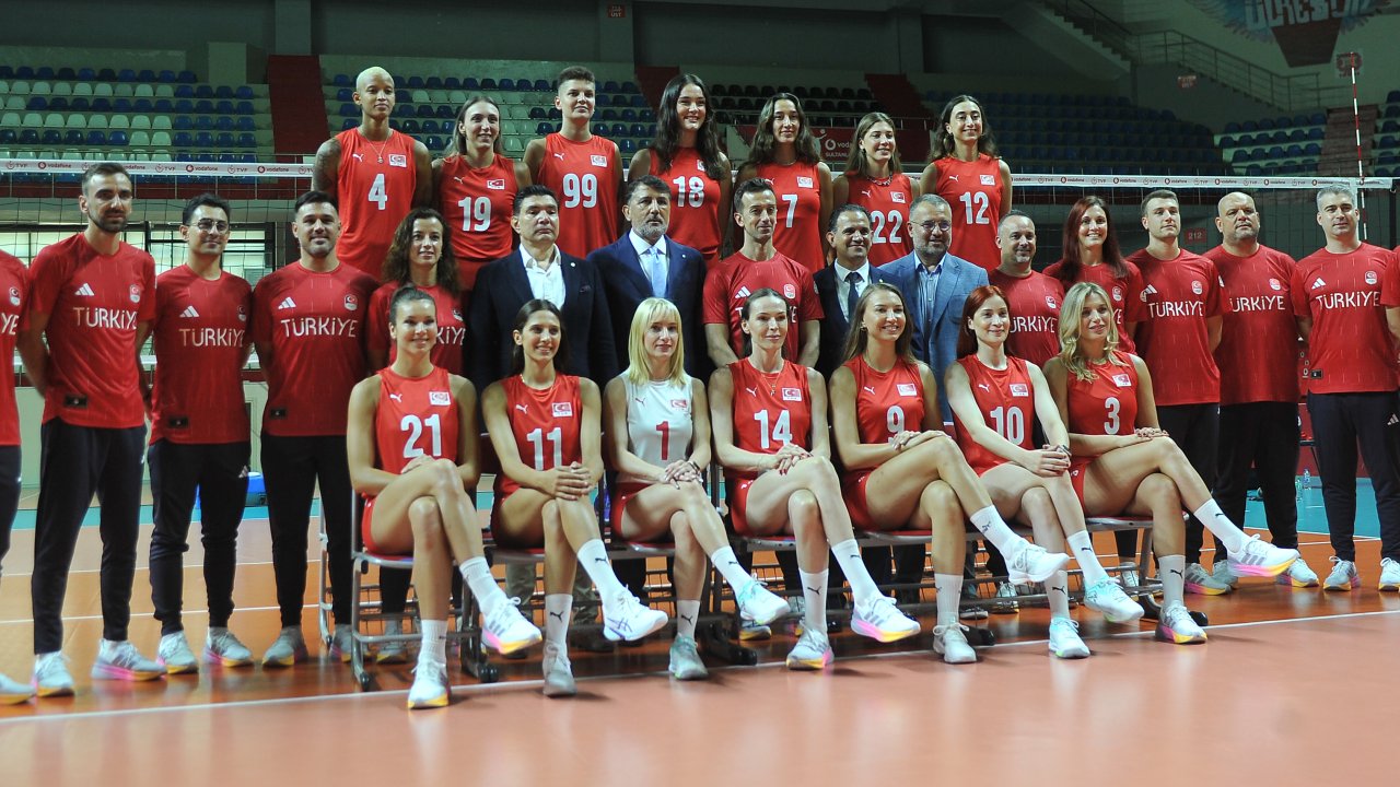 A Milli Kadın Voleybol Takımı'na Paris 2024 Olimpiyatları öncesi medya günü düzenlendi