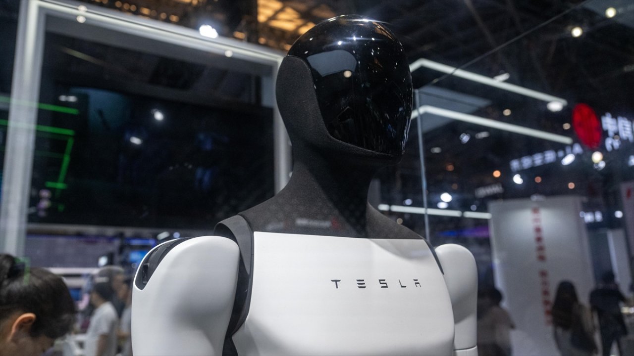 Elon Musk açıkladı! Tesla insansı robotlar kullanacak