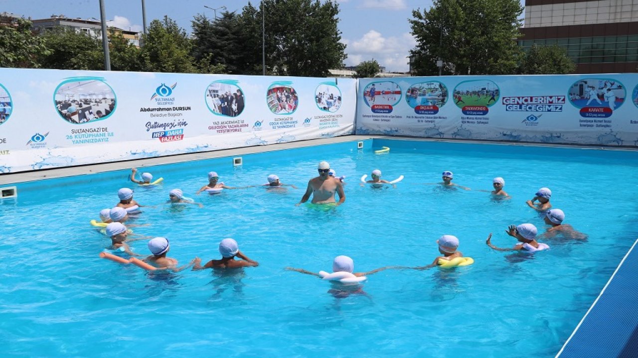 Sultangazi’de çocuklara yüzme eğitimi