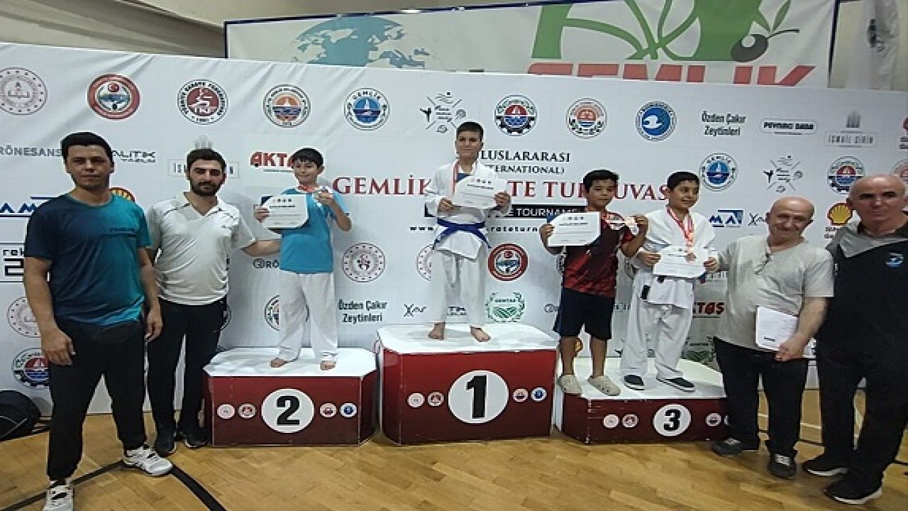 Ümraniye Belediyesi Spor Kulübü sporcuları katıldıkları turnuvalardan madalya ile döndü