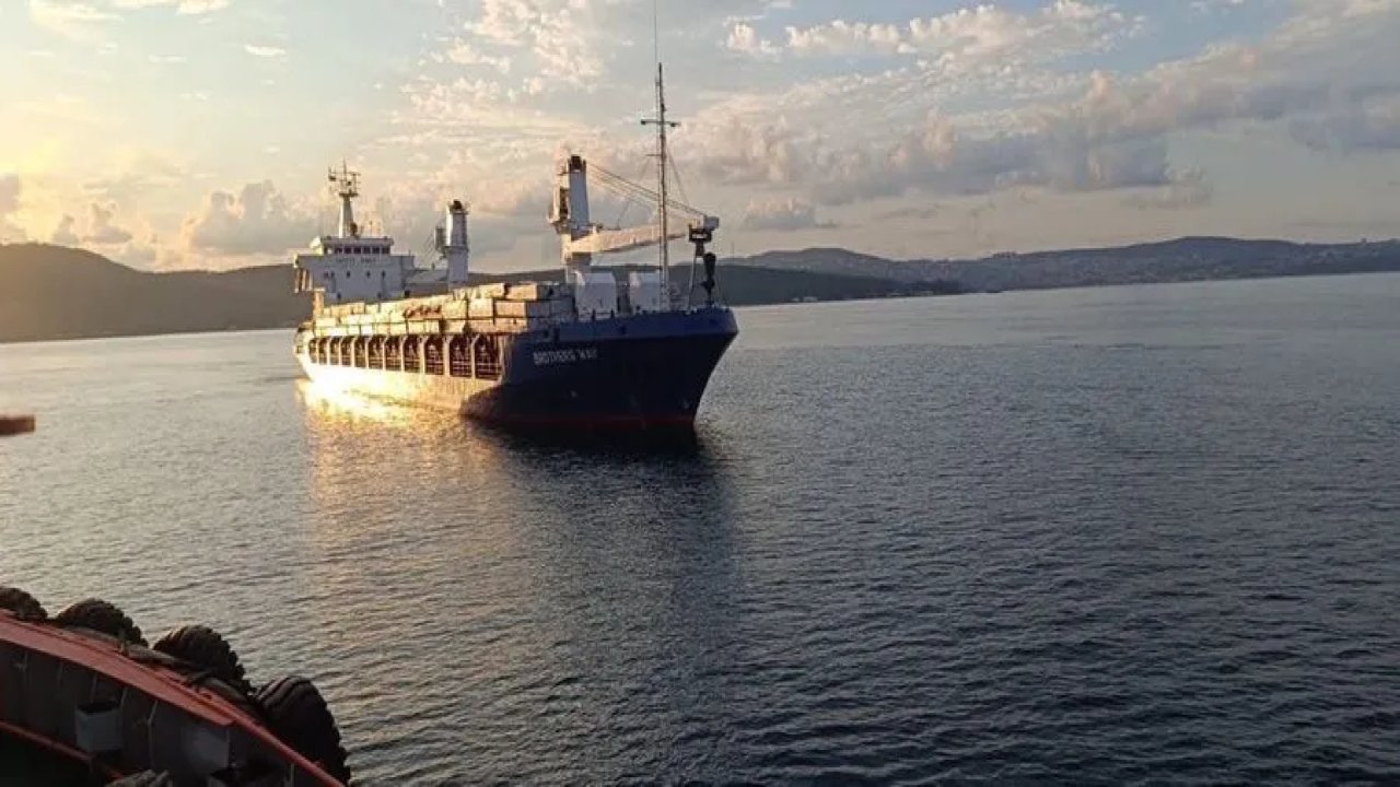 İstanbul Boğazı'nda kargo gemisi arıza yaptı