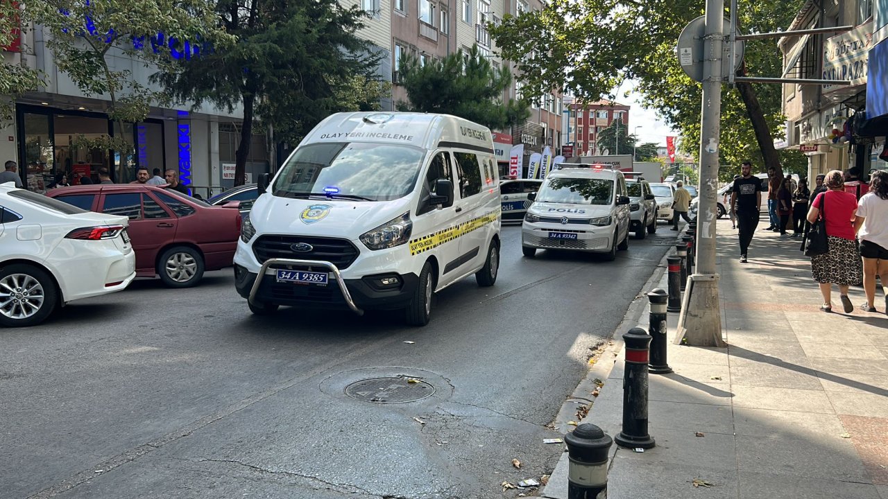 İstanbul'da otomobile silahlı saldırı: Şüpheli her yerde aranıyor