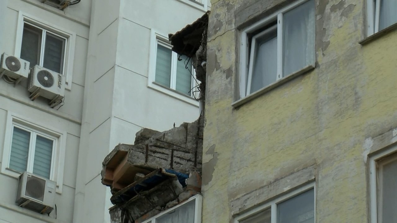 Faciadan dönüldü: 4 katlı binanın çatısı çöktü, bina tahliye edildi