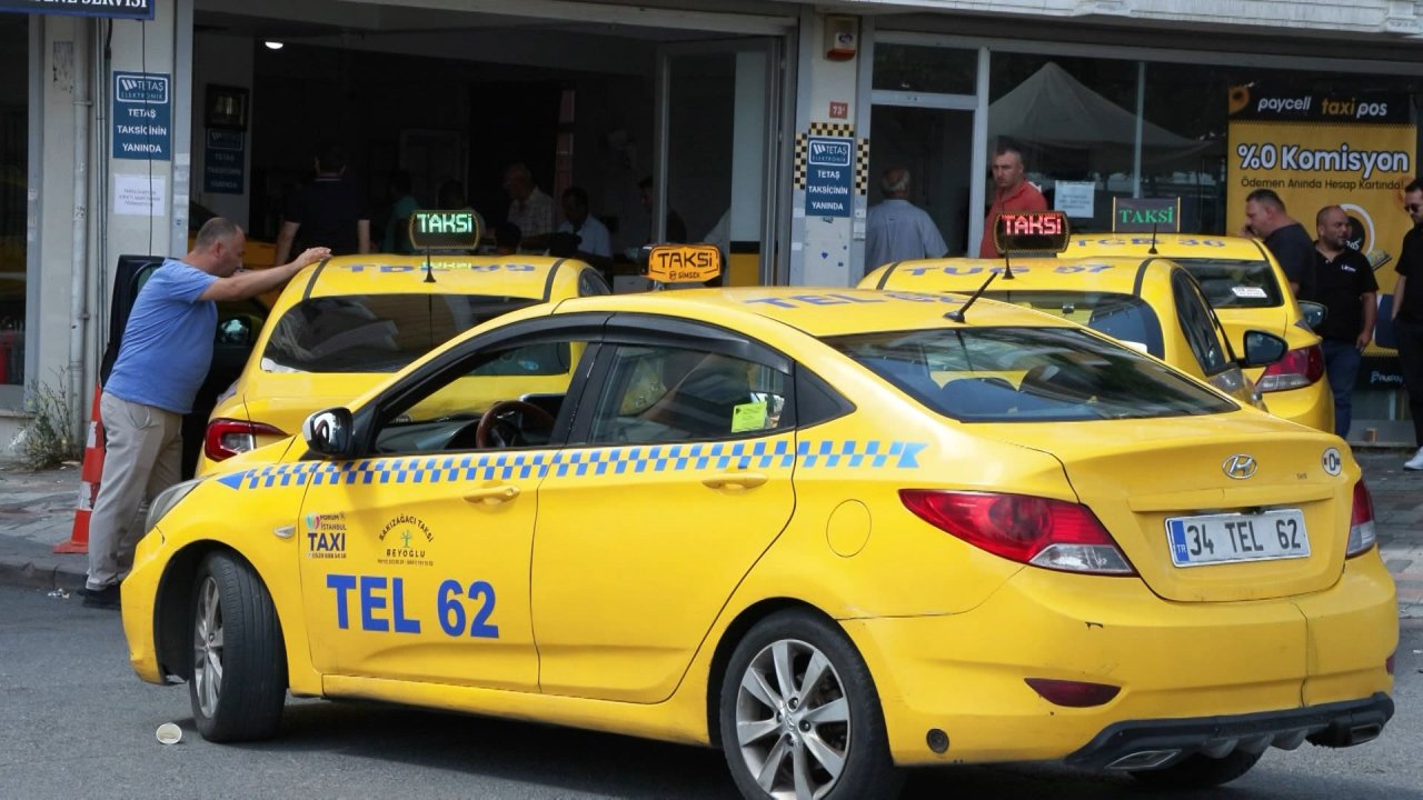 İstanbul'da taksiciler taksimetrelerini güncellemeye başladı: Zamlı tarife 29 Temmuz'dan itibaren geçerli